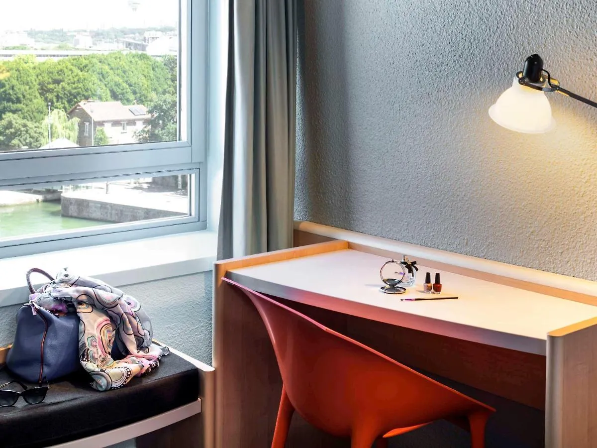 Ibis Paris La Villette Cite Des Sciences 19Eme
