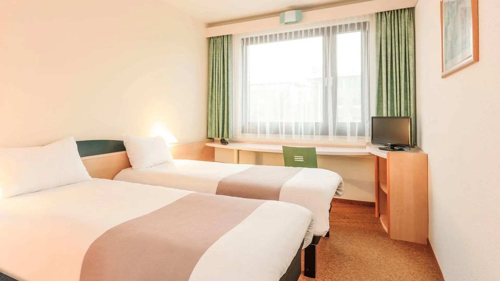 Hotel Ibis Paris La Villette Cite Des Sciences 19Eme