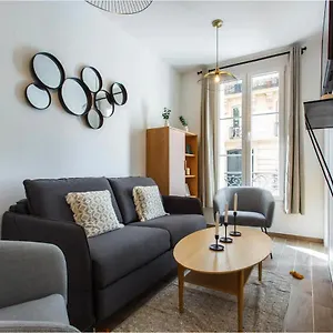  Appartement Cmg Place De Clichy - Metro Europe