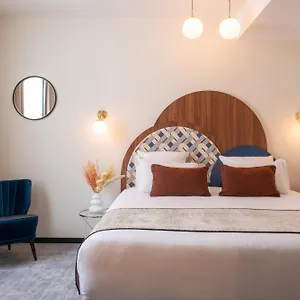 Hotel Helussi, Parijs