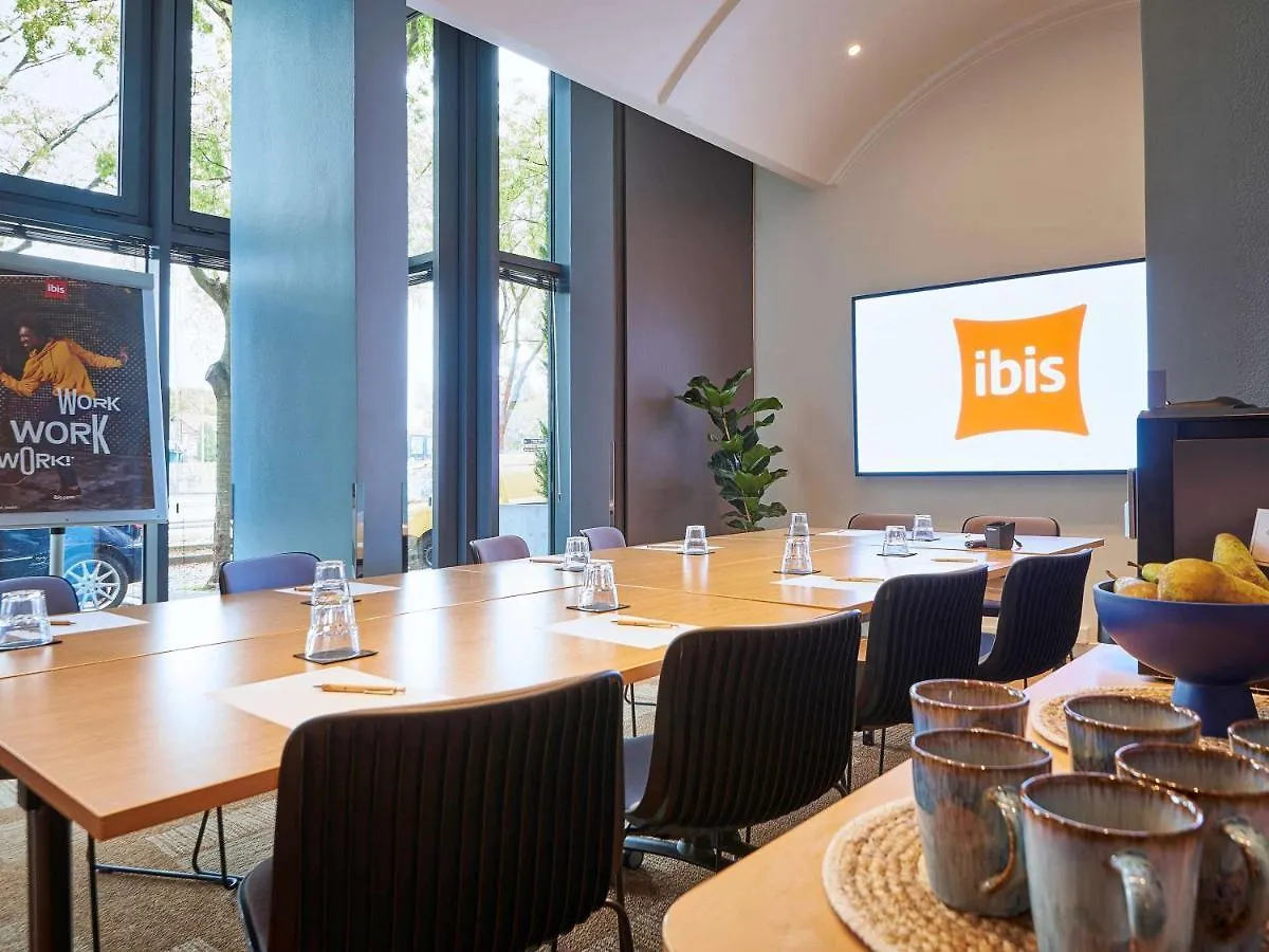 Ibis Paris La Villette Cite Des Sciences 19Eme