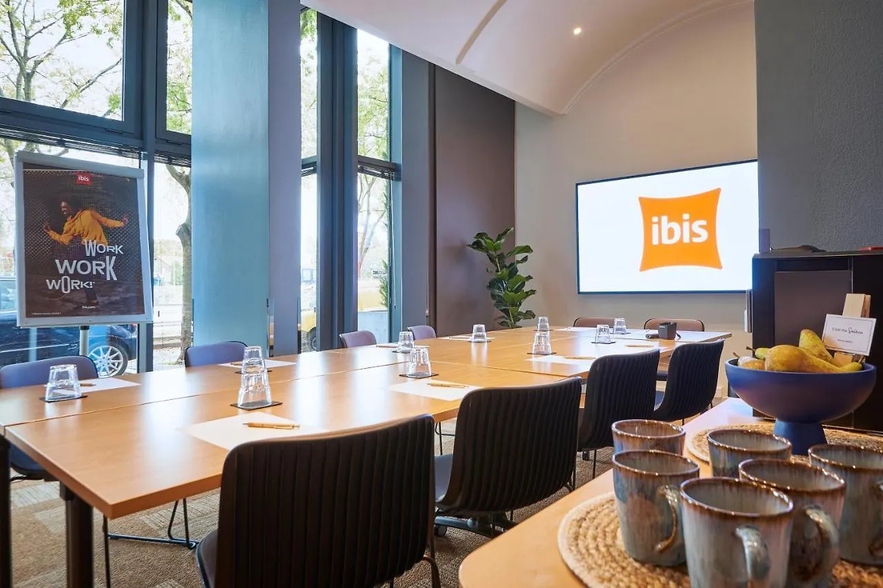 Ibis Paris La Villette Cite Des Sciences 19Eme