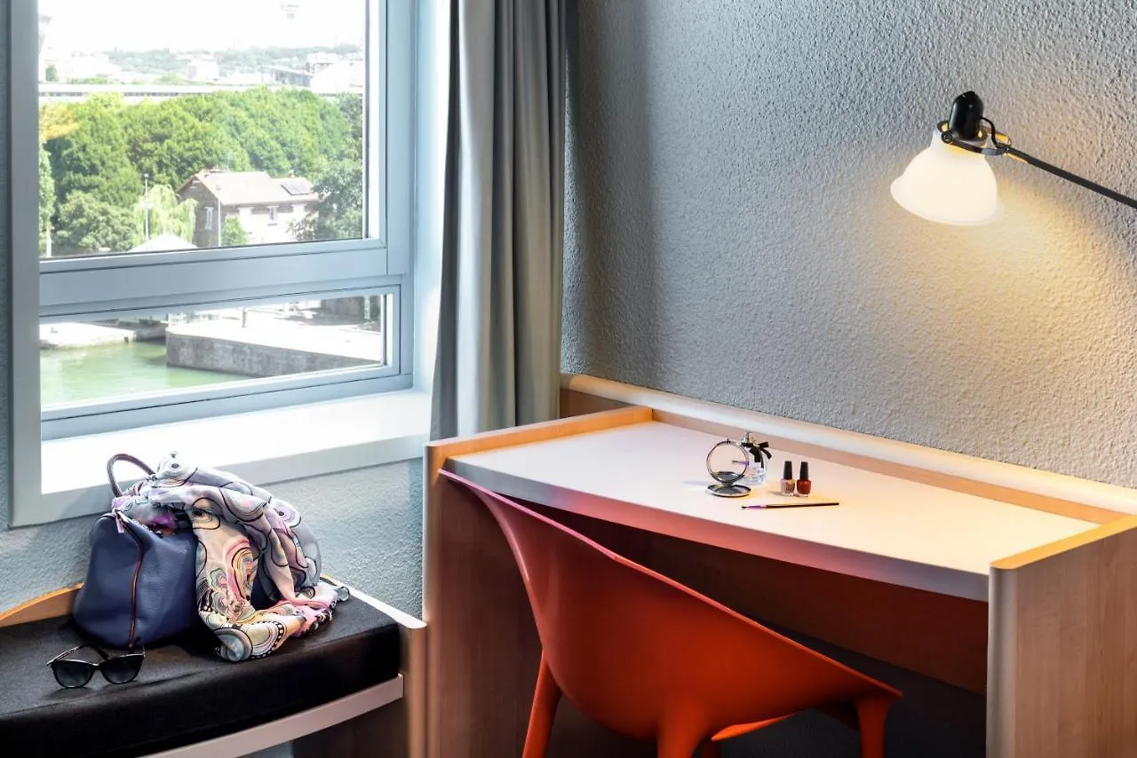 *** Hotel Ibis Paris La Villette Cite Des Sciences 19Eme France
